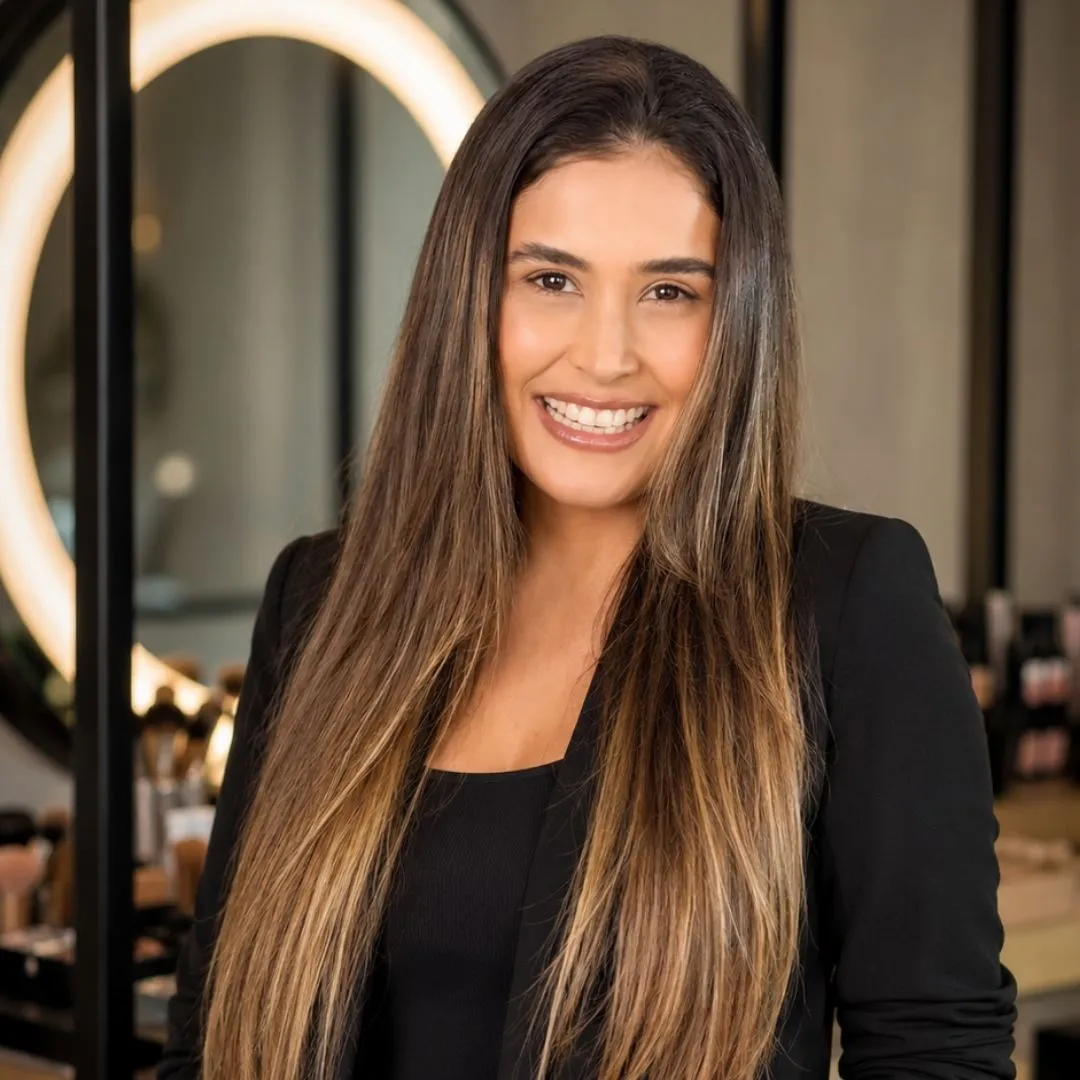 Profissional Fasky, especialista em maquiagem para noivas, editoriais, artística, social, fashion e glam